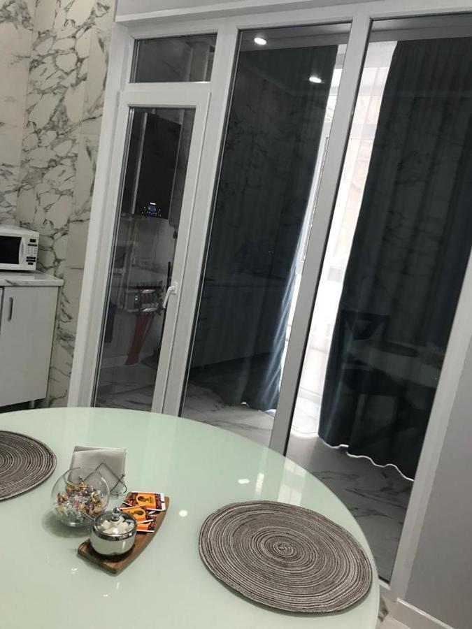 Люкс Апартаменты На Назарбаева Uralsk Exterior foto