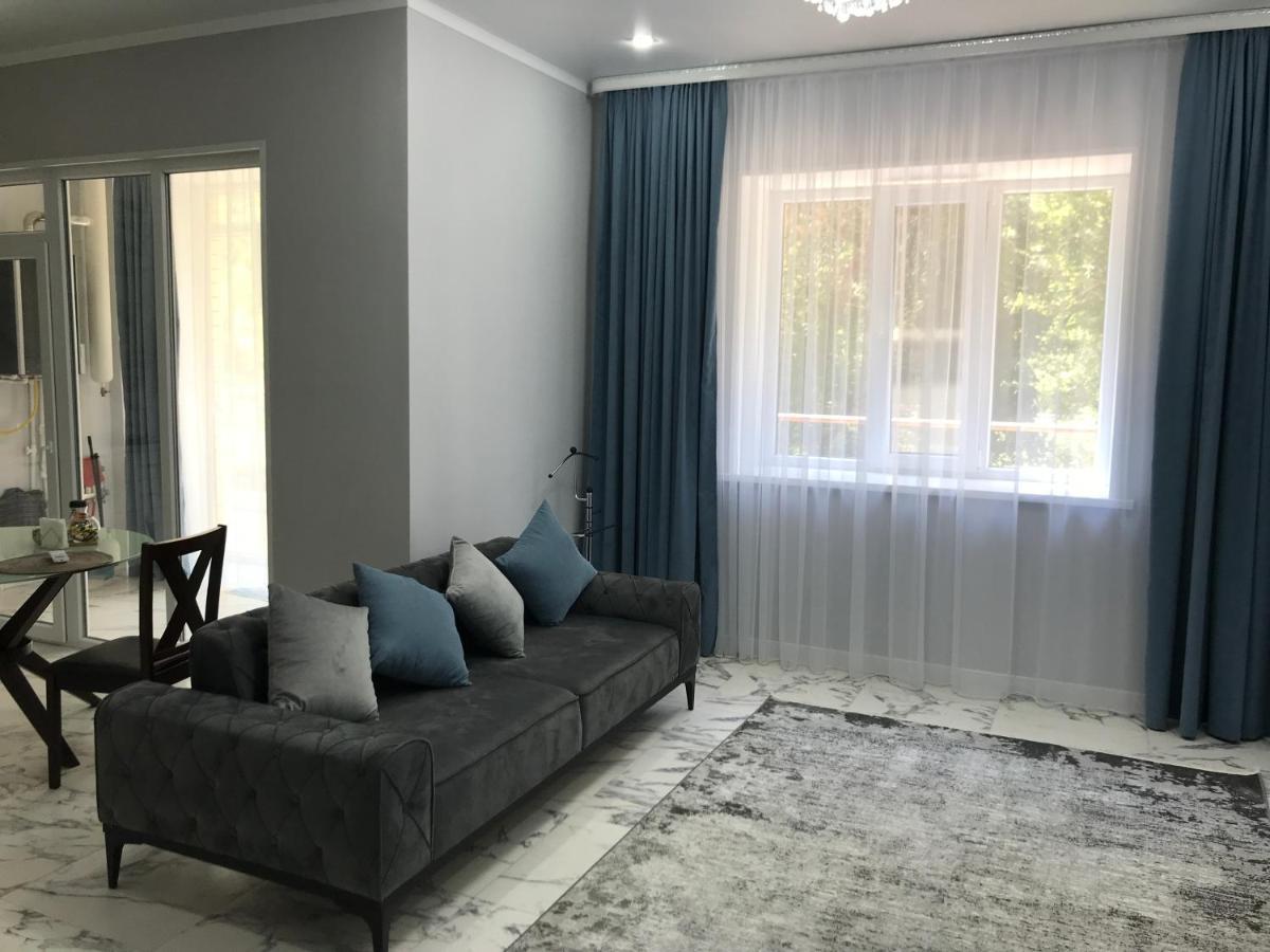 Люкс Апартаменты На Назарбаева Uralsk Exterior foto